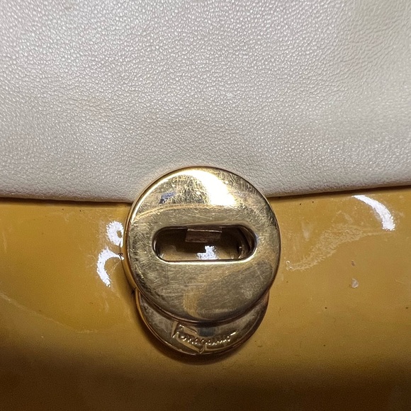 Pre-owned SALVATORE FERRAGAMO BAG LEATHER ENAMEL WHITE YELLOW MUSTARD COLOR - Picture 14 of 14